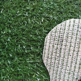 SGS Jóváhagyott ECO Friendly Sötétzöld Szagtalan és Tisztességes Fake Grass Mesterséges Zöldfa Háziállatnak
